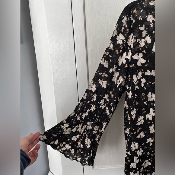 J JILL | Med | Crinkle Fabric | Floral - Picture 3 of 12